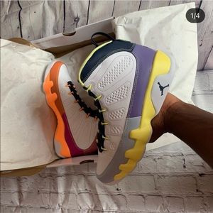 Size 11 in women 9.5 in men rarely wore